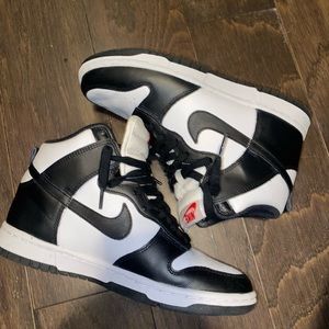 Womens Black and White Dunks- perfect condition